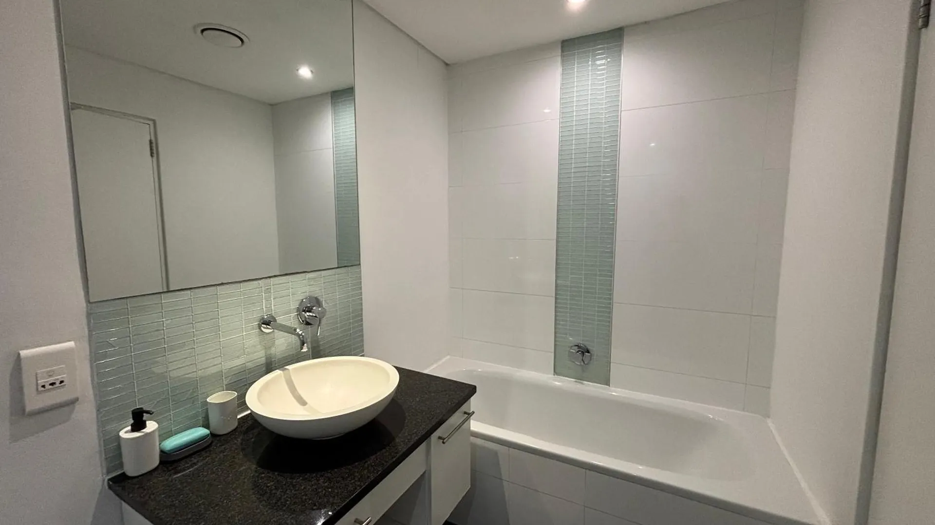 Elegant Oasis In Cape Town Cbd Pool Gym & City Views South Africa