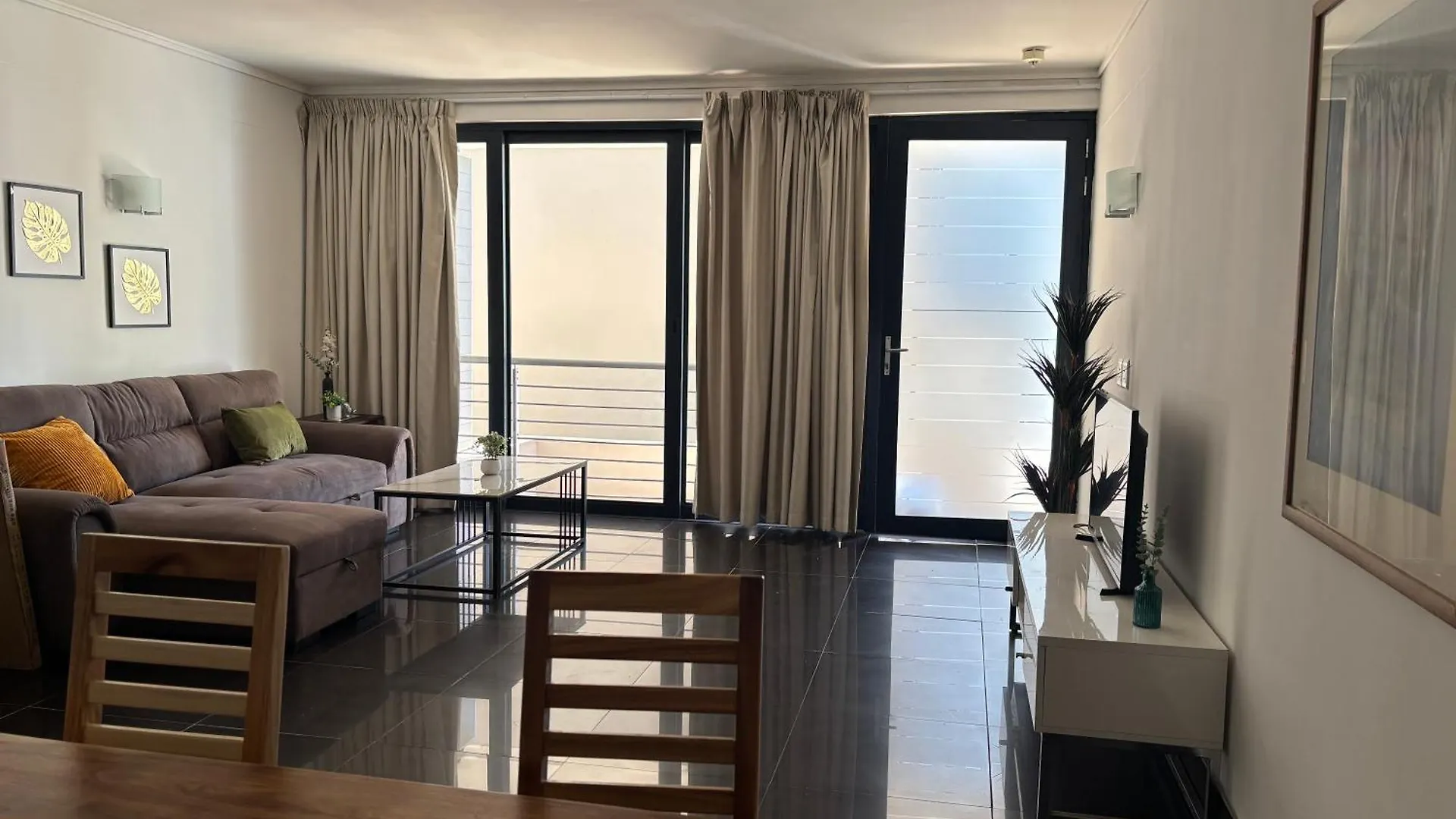 Elegant Oasis In Cape Town Cbd Pool Gym & City Views