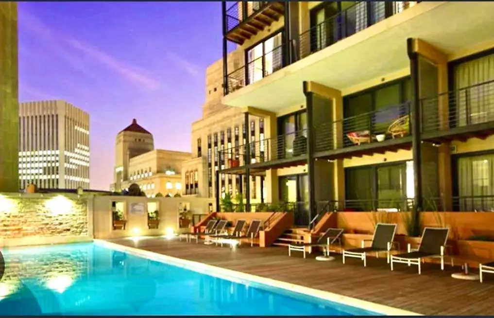 Elegant Oasis In Cape Town Cbd Pool Gym & City Views