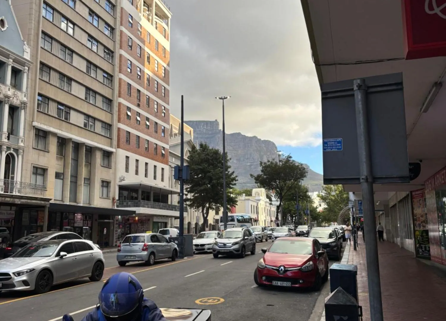 Elegant Oasis In Cape Town Cbd Pool Gym & City Views