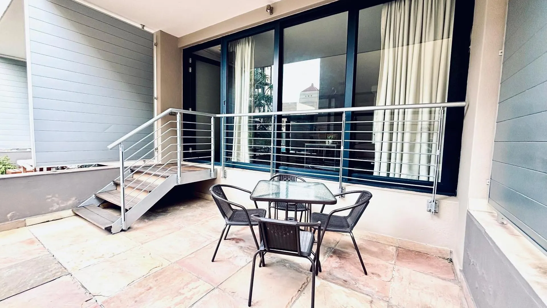 Elegant Oasis In Cape Town Cbd Pool Gym & City Views